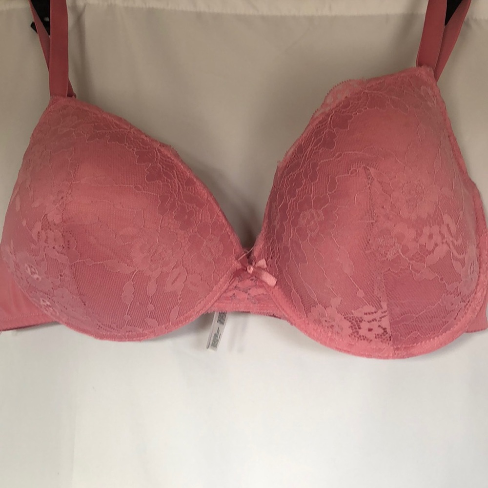 LAURA ASHLEY pink lace padded  bra. Size 42 D.
